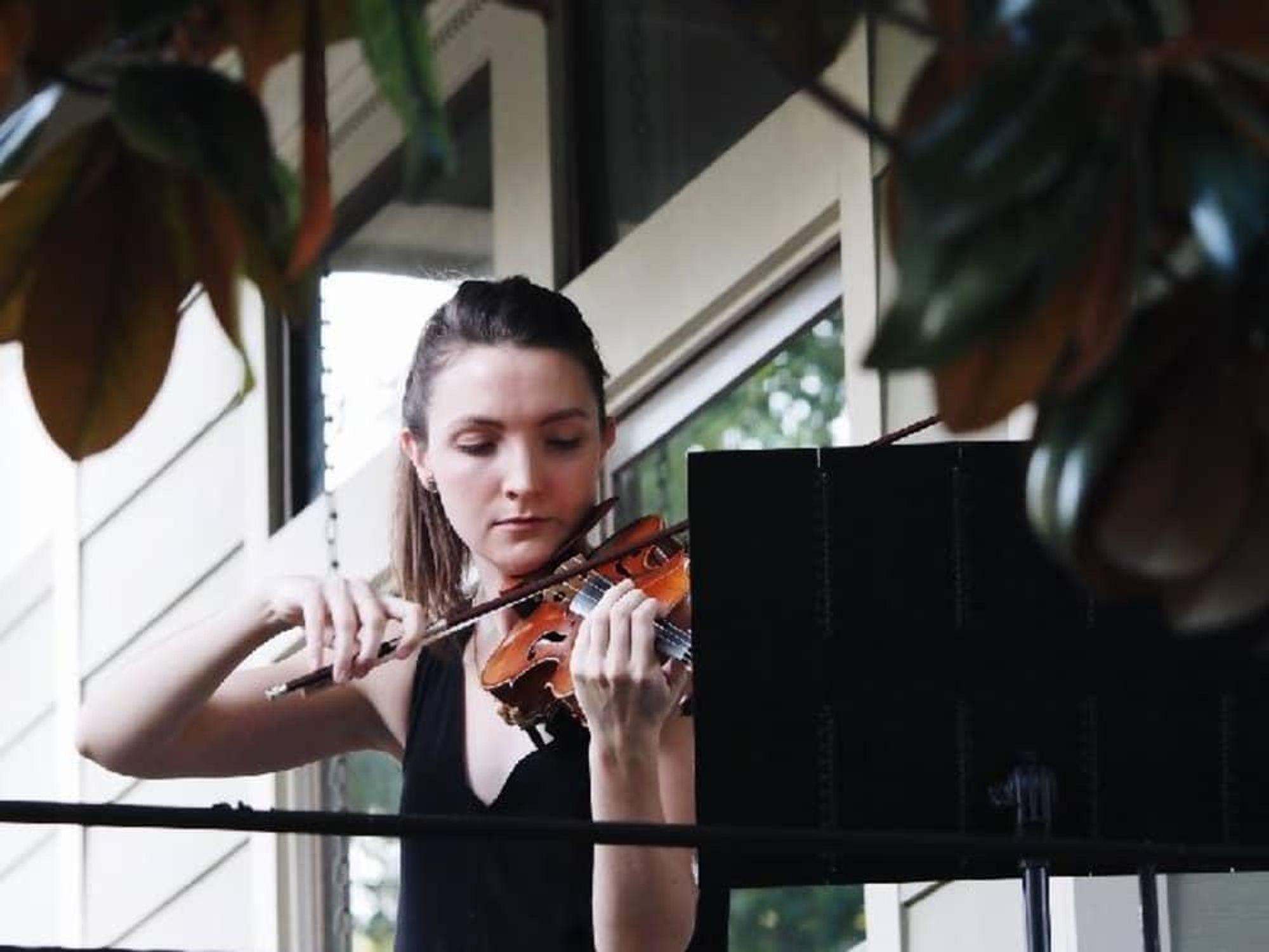 New Heights front porch concert series jazzes up the holidays ...